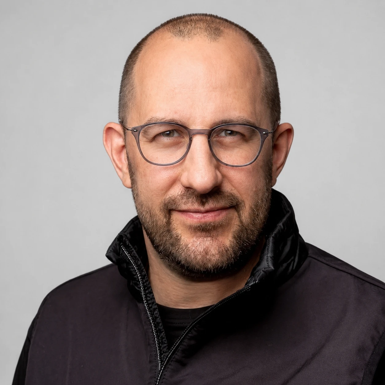 Portrait de Thomas Lemonnier, diagnostiqueur immobilier certifié