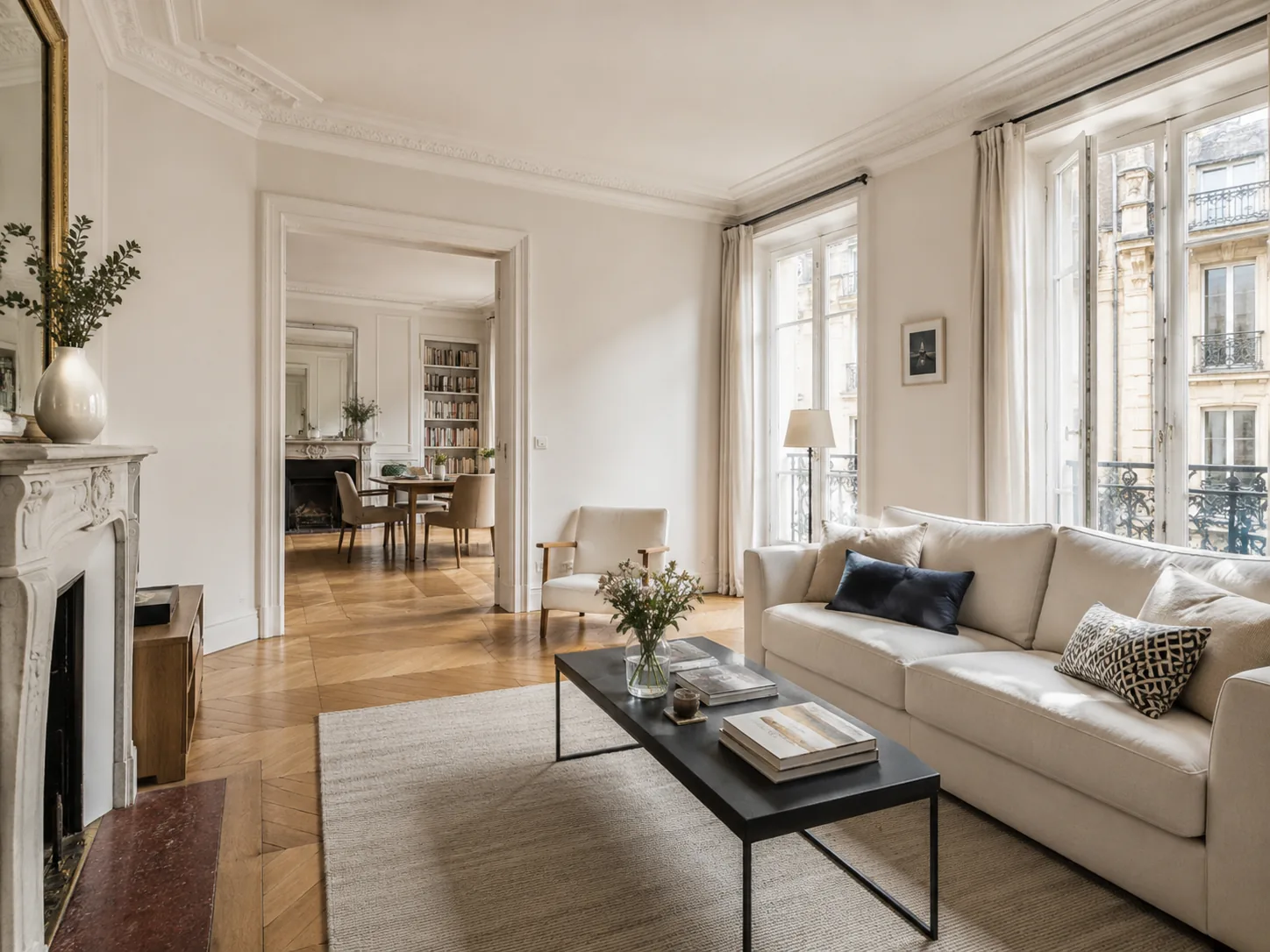 Visite d’un appartement élégant avec des acquéreurs qualifiés